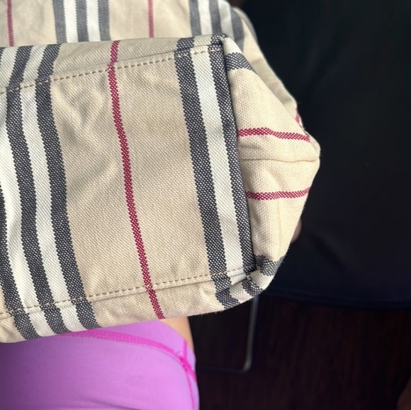 GUC Authentic Burberry canvas tote bag - Picture 6 of 12